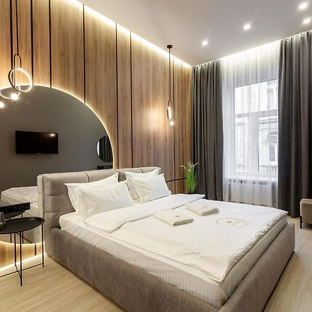 Royal Apartament On Voloshyna 2 Львов Экстерьер фото