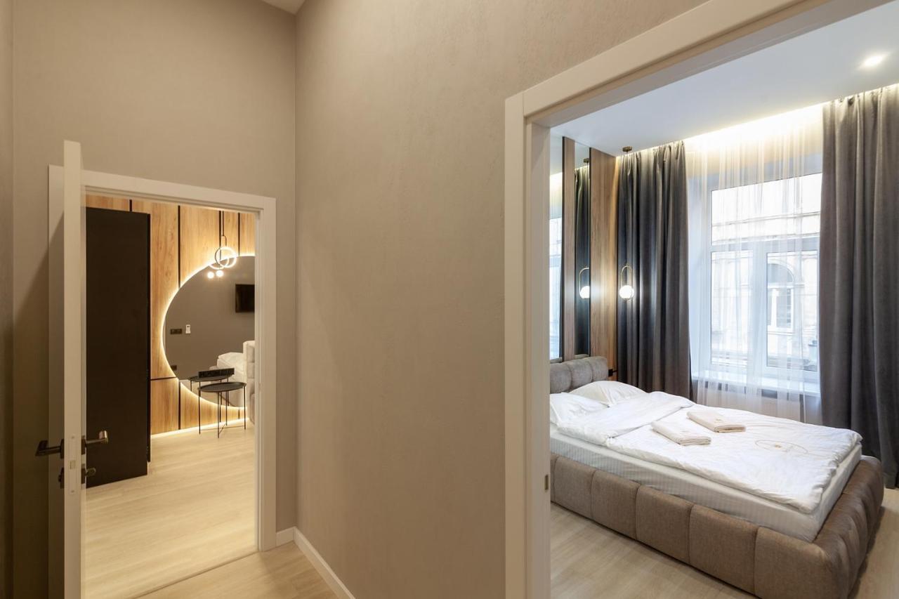 Royal Apartament On Voloshyna 2 Львов Экстерьер фото